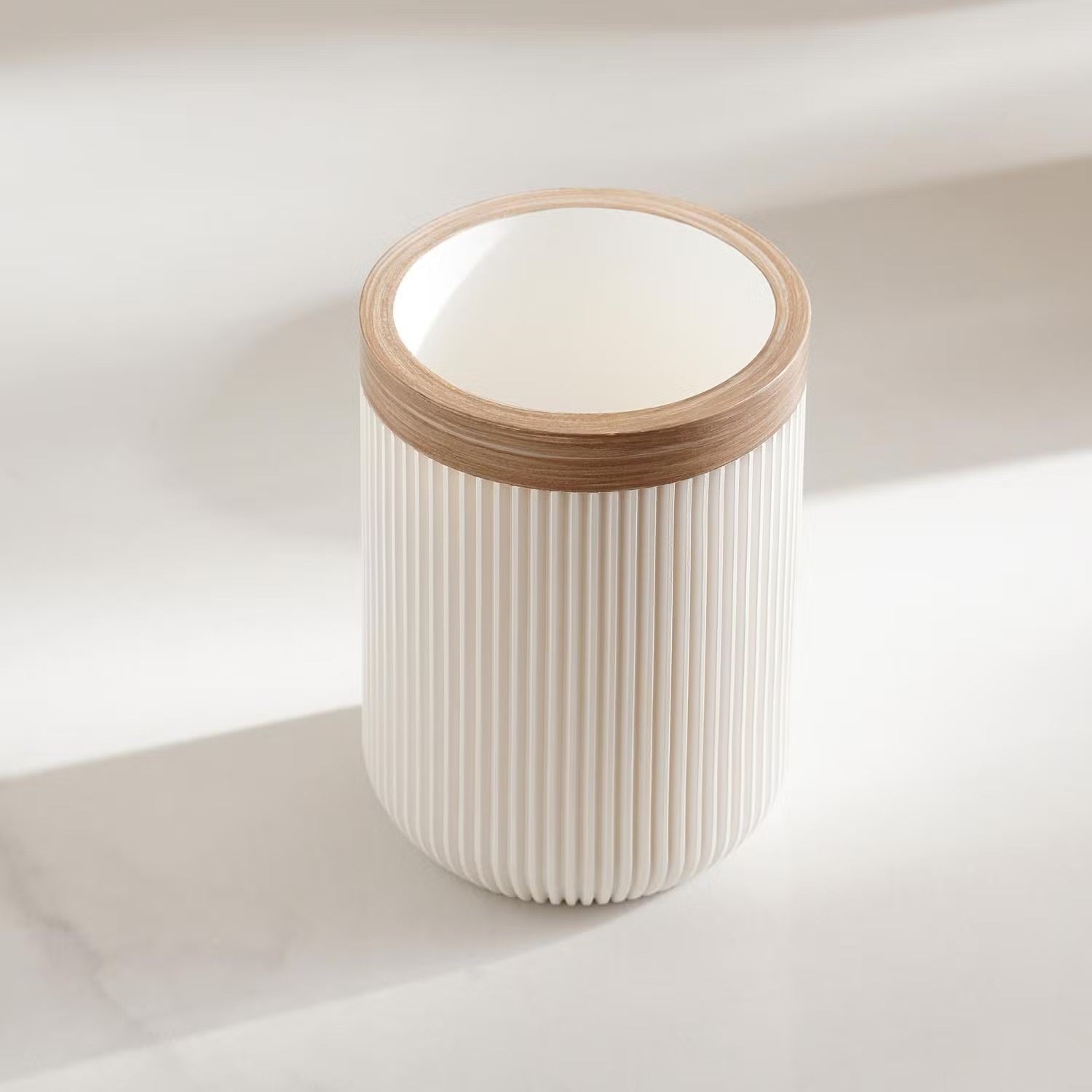 Elegantes Set aus Seifenschale, Spender und Becher für Ihr Bad