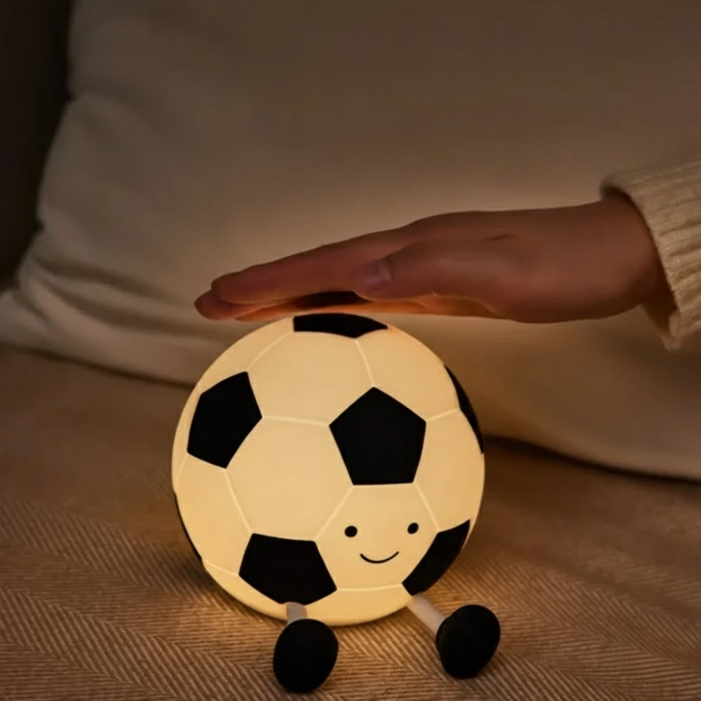 Kinderfreundliche LED Nachtlampe im Fußball-Design – Berührungssensor, USB Wiederaufladbar, Sanfte Beleuchtung