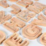 Handgefertigte Holzspardose mit Alphabet-Design