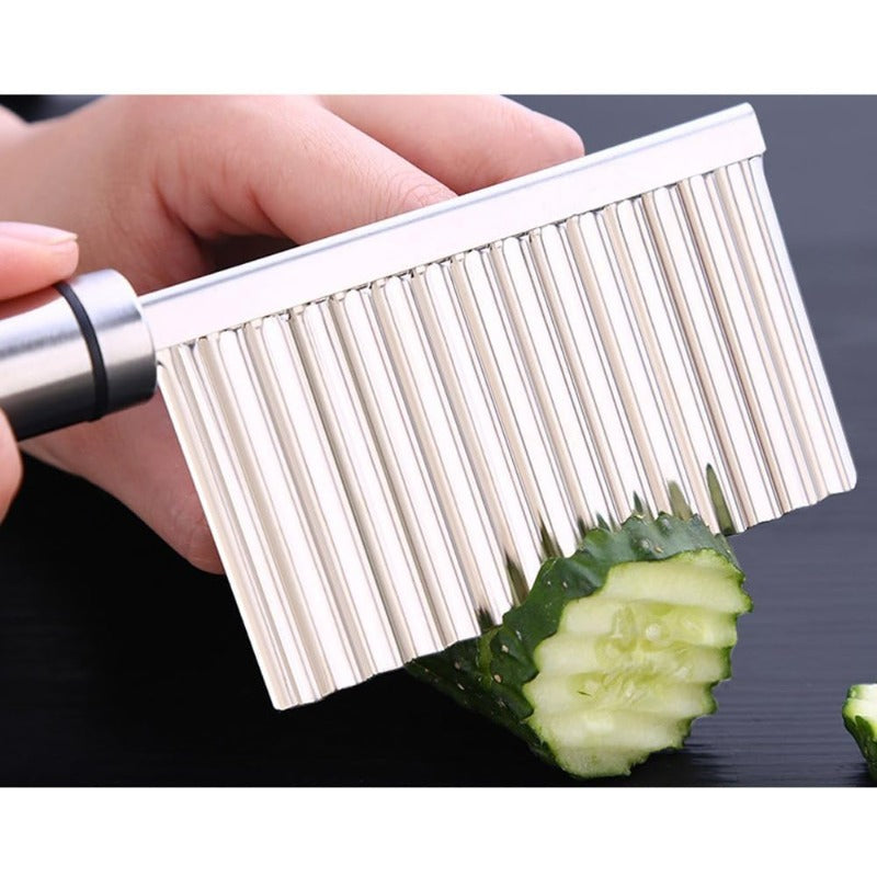Simple wavy cutter knife