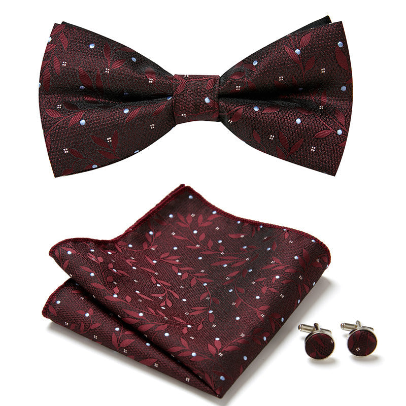 Elegantes Set mit stilvollen Fliegen und Accessoires