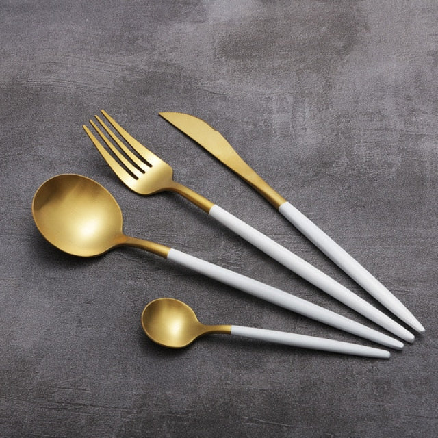 Elegantes 4-teiliges Besteckset für stilvolle Anlässe
