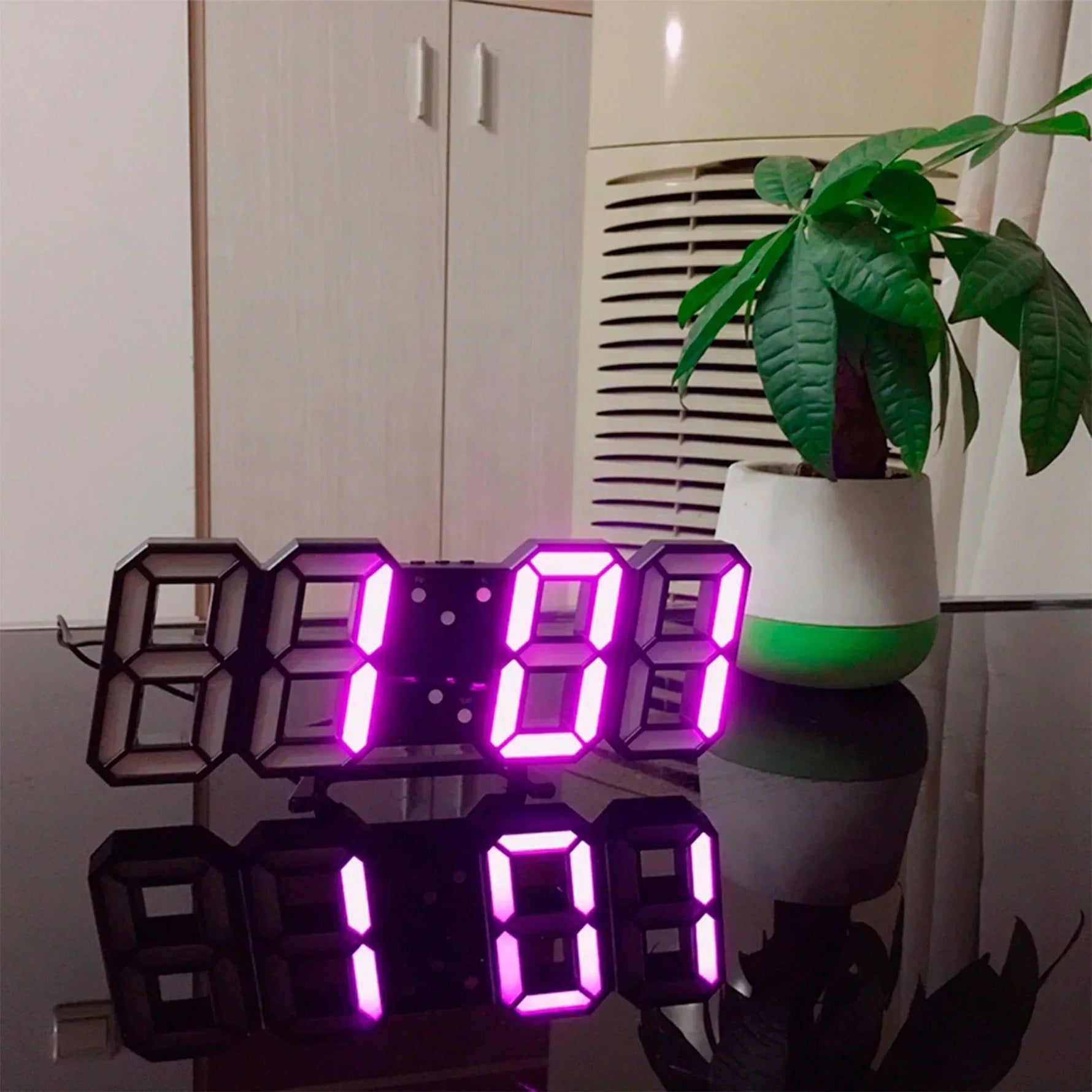 Moderne 3D LED Wanduhr – Stilvolles Design mit dimmbarer Beleuchtung