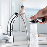 Eleganter Wasserhahn mit flexiblem Auslauf für Ihr Bad