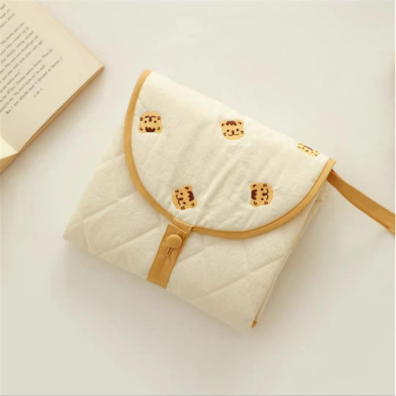 Foldable Changing Mat with Bear Motif – Practical Changing Pad for Travel
