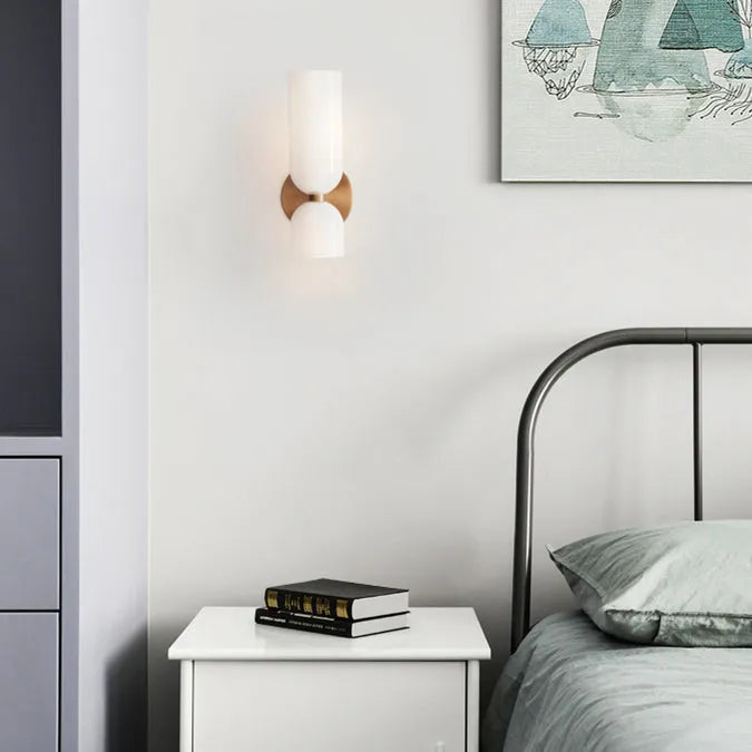 Moderne Glas-Wandleuchte mit Doppelkopf-LED