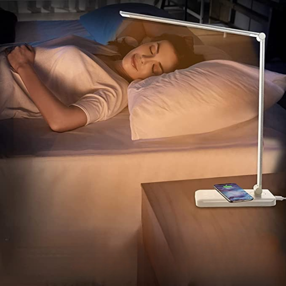 Moderne Schreibtischlampe mit USB-Anschluss und 5 Lichtmodi