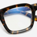 Übergroße Lesebrille mit Blaulichtfilter für entspanntes Lesen
