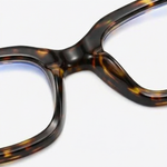 Übergroße Lesebrille mit Blaulichtfilter für entspanntes Lesen