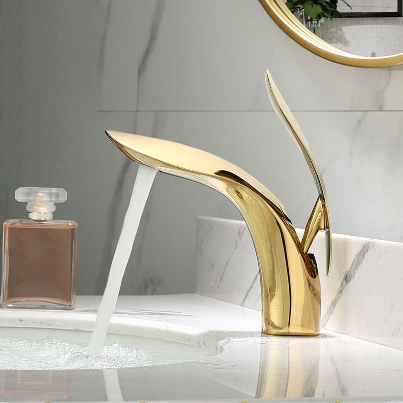 Elegant single-lever basin mixer in a noble design