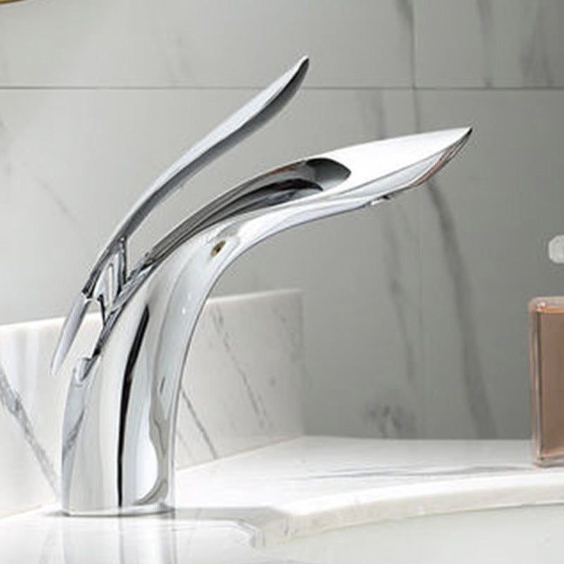 Elegant single-lever basin mixer in a noble design