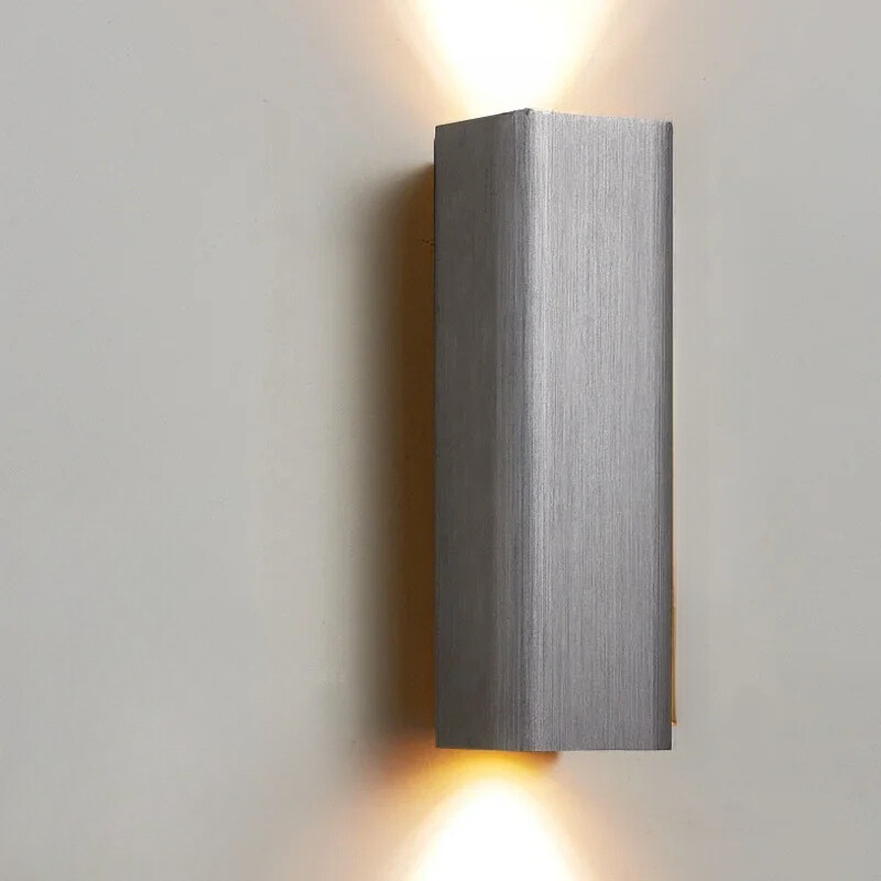 Elegante LED Wandleuchte – Aluminium Lampe für Schlafzimmer & Flur