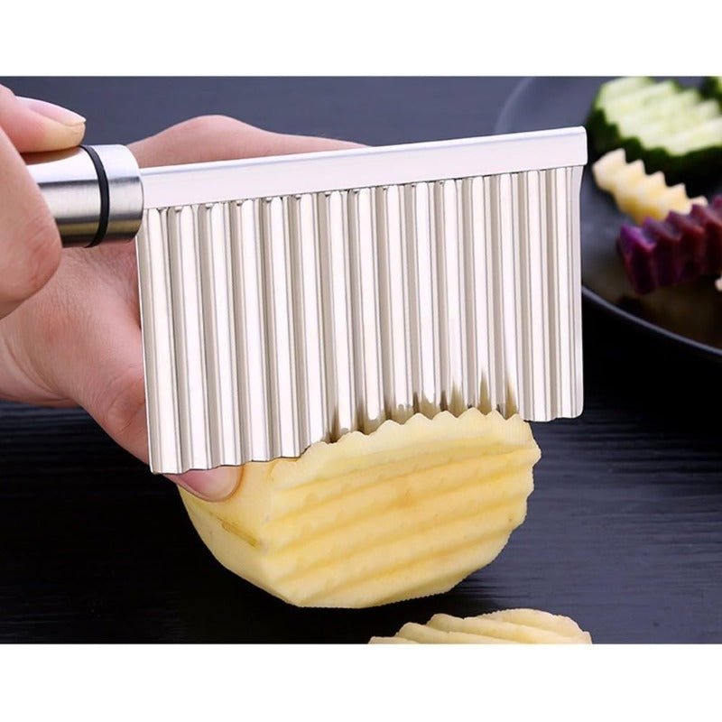 Simple wavy cutter knife
