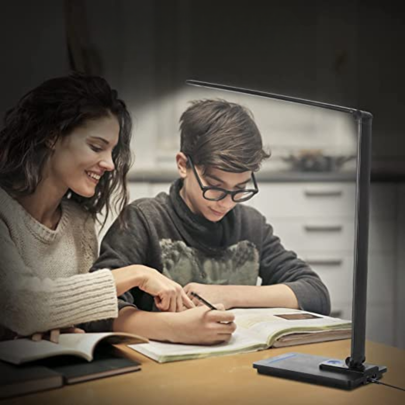 Elegante LED-Schreibtischlampe mit kabellosem Ladegerät und USB-Anschluss