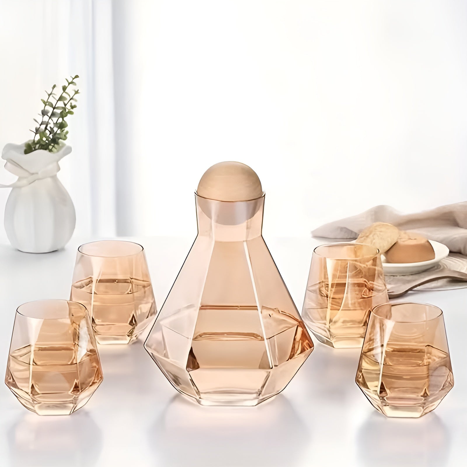 Elegant Carafe Set with 4 Glasses – Stylish and Practical | 5-Piece Set for Water, Juice, and Wine | Glanzzeit