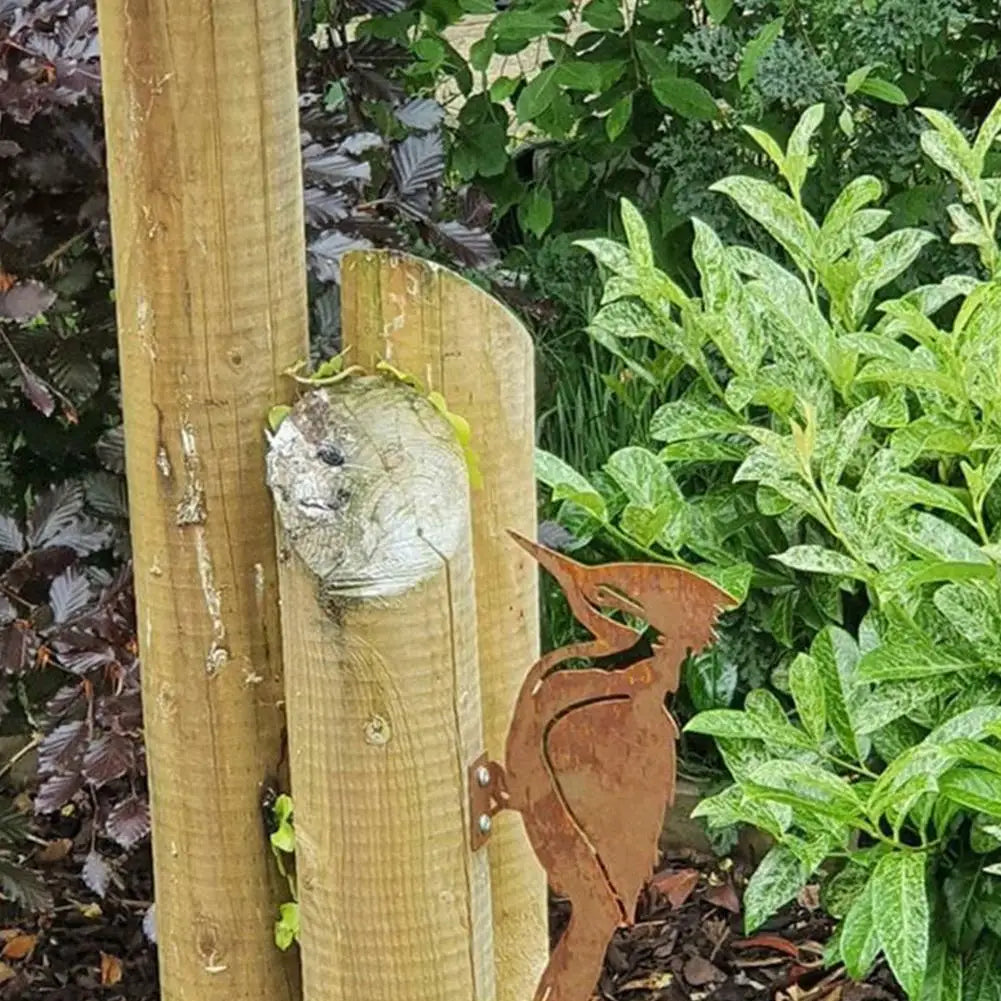 Eleganter Gartenstecker mit Vogelmotiv aus Metall | Rostoptik