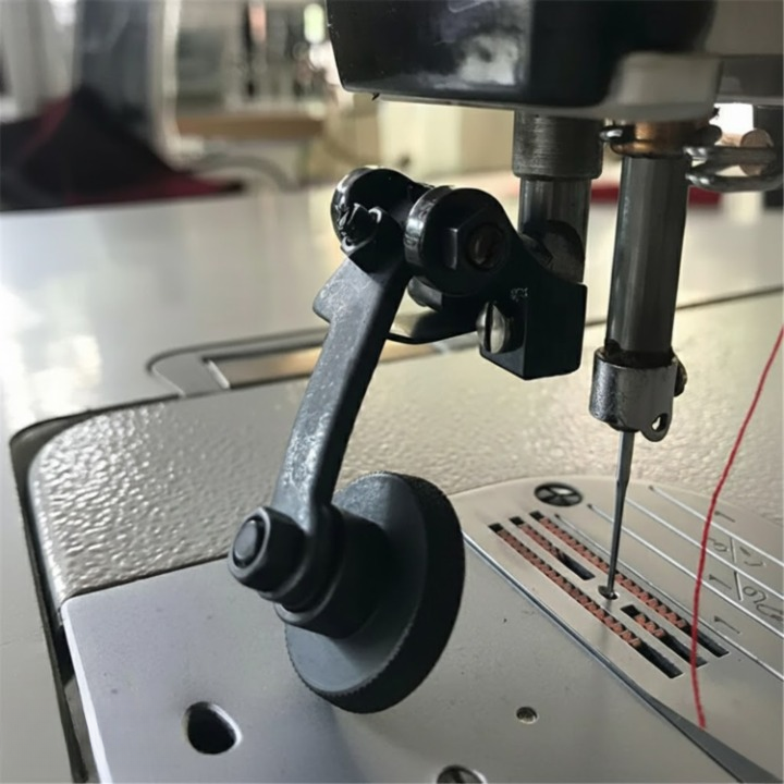 Swivel leather foot for sewing machine