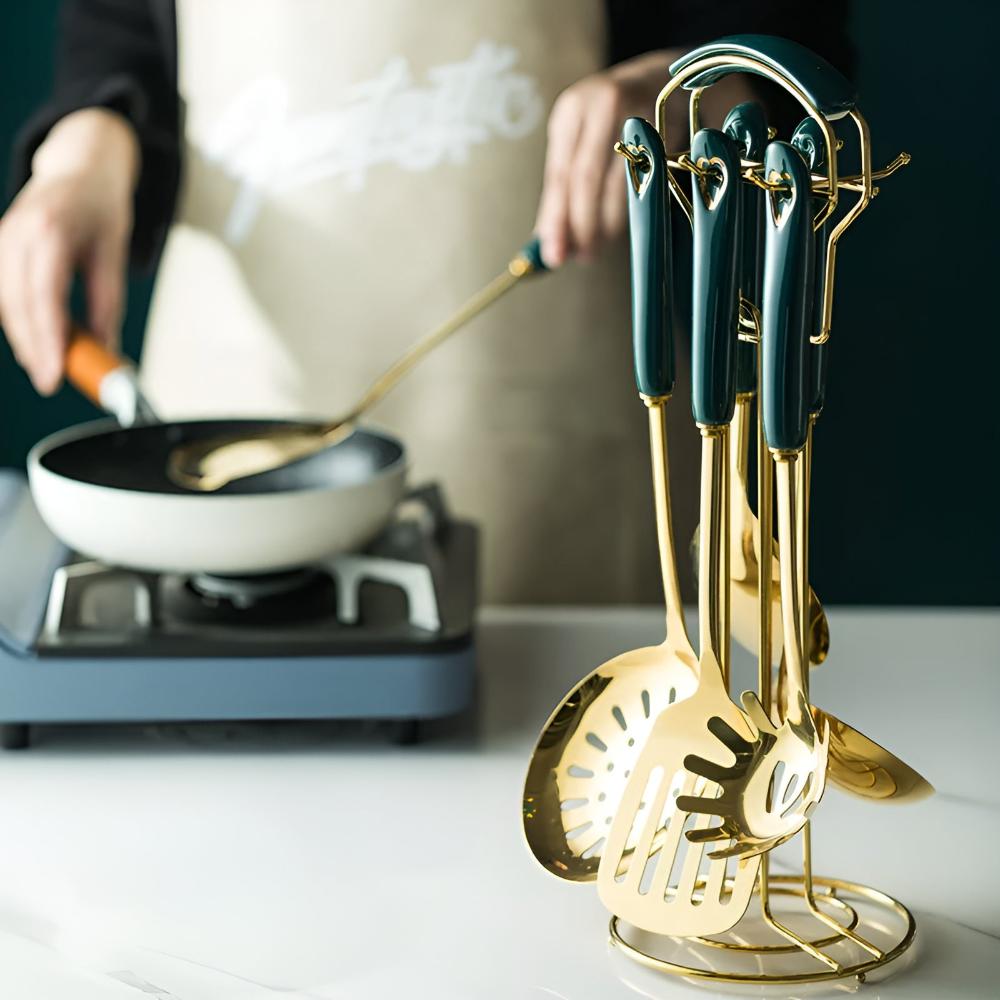 Elegant Stainless Steel Cutlery Set in Gold