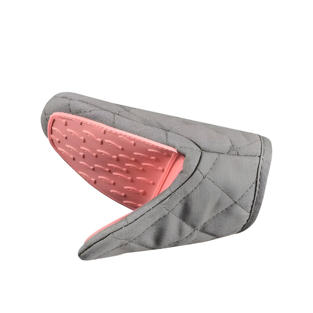 Heat-resistant kitchen gloves with silicone padding