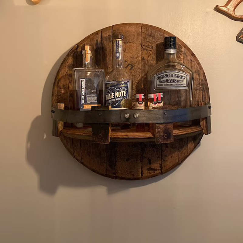 Rustikales Regal für Whiskey-Fässer – Einzigartiger Stil für Ihr Zuhause