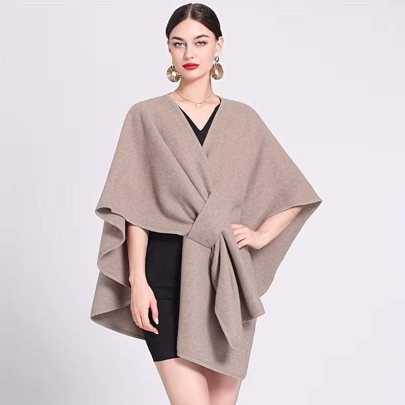 Stilvoller Damen-Poncho – Wärmender und winddichter Begleiter