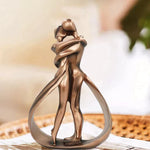 Elegant Bronze Sculpture of an Embracing Couple – Decorative Artwork for Your Home