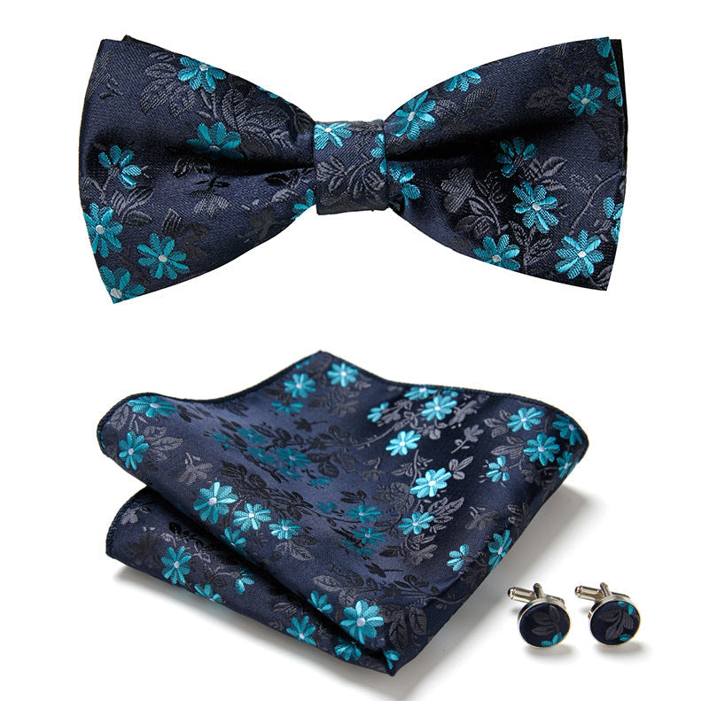 Elegantes Set mit stilvollen Fliegen und Accessoires