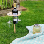 Eleganter Klapptisch für das perfekte Picknick mit Weinablage