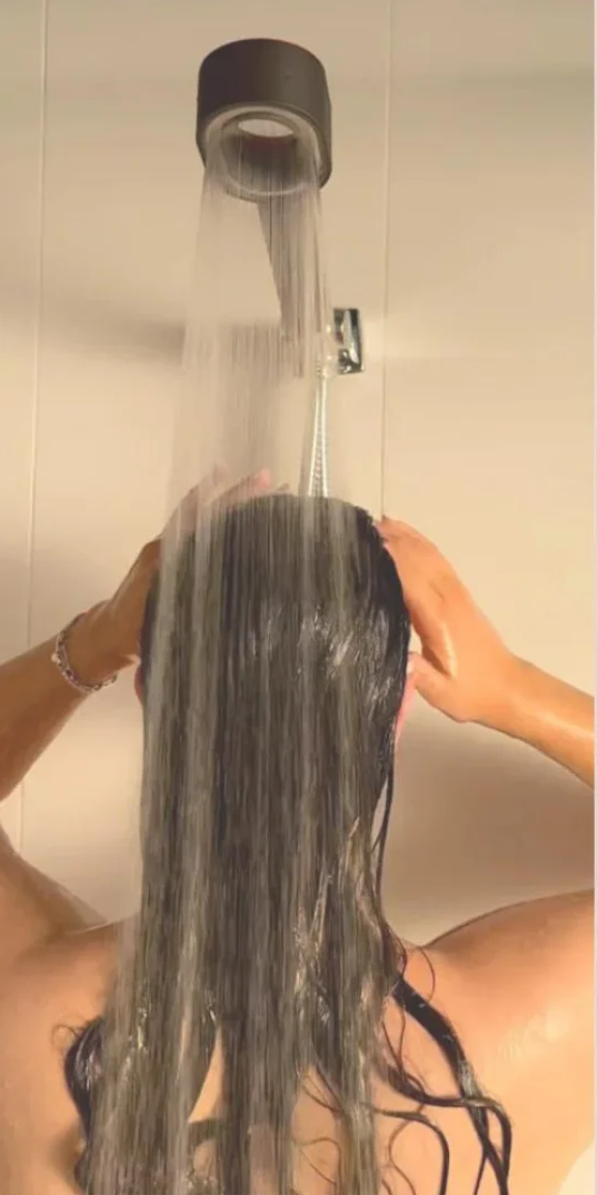 HydroLuxe Wellness Duschkopf – Effizienter Wasserverbrauch und Hautpflege