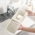 Practical draining mat for sinks with splash guard