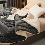 Cozy Blanket - Elegant and cuddly fleece blanket