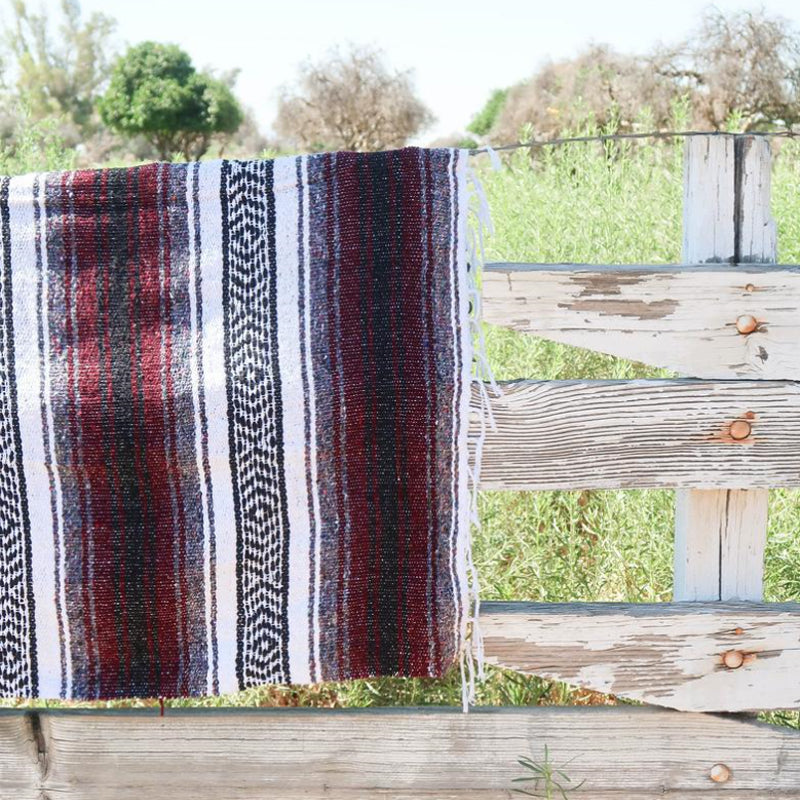 Picnic blanket as a scarf – Versatile blanket for outdoor activities