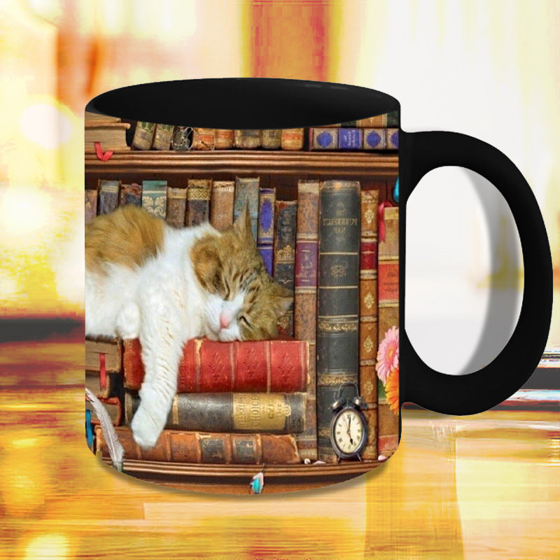 Kreative Keramiktasse für Katzen- und Buchliebhaber