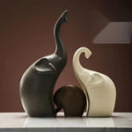 Moderne Elefanten-Skulptur im offenen Design