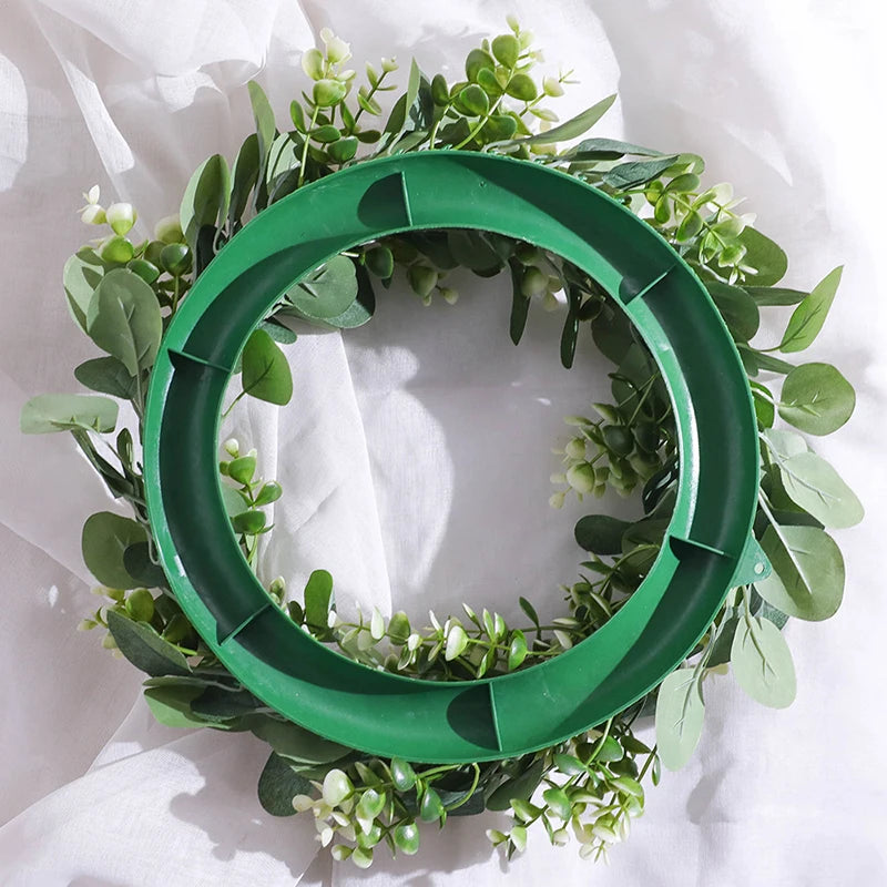 Eucalyptus Bliss | Handgefertigter Eukalyptuskranz mit Blumen | Perfekte Dekoration für jeden Anlass
