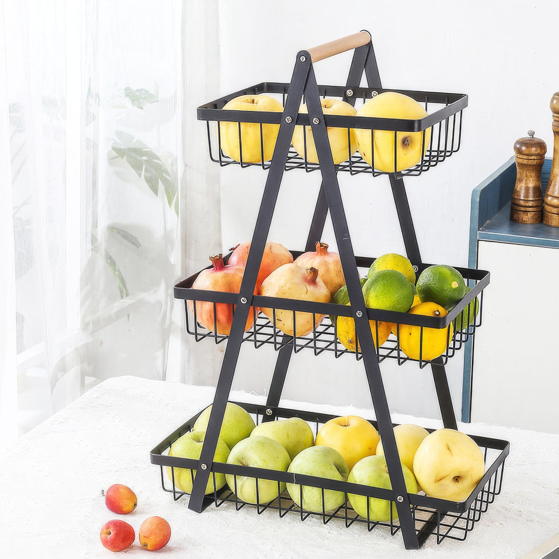 Practical fruit basket made of high-quality steel for your kitchen
