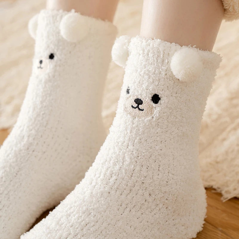 Wärmeschmeichler Damen Kuschelsocken | Flauschig & Gemütlich | 3D Bärenmuster