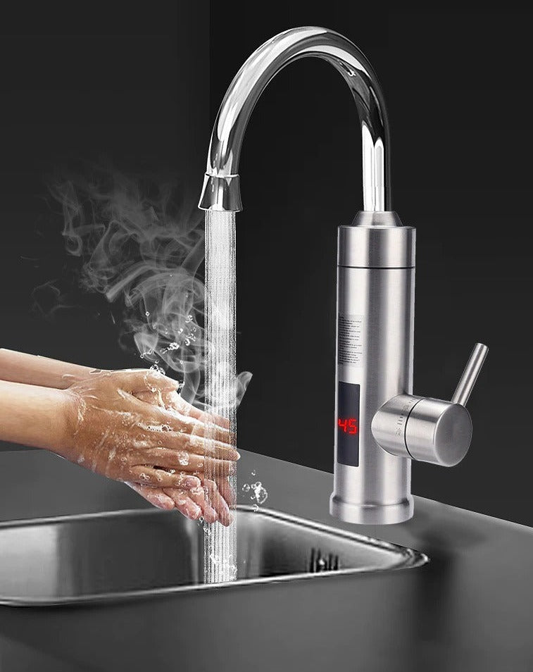 Intelligente Küchenarmatur mit Sofort-Warmwasserfunktion