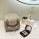 Cosmetic bag with practical compartment division – High capacity