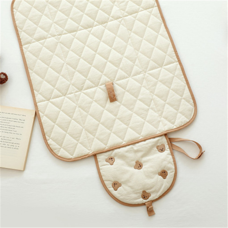Foldable Changing Mat with Bear Motif – Practical Changing Pad for Travel