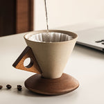 Elegante Keramiktasse 250ml – Handgefertigt mit Holzgriff und Untersetzer | AromaCraft