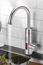 Intelligente Küchenarmatur mit Sofort-Warmwasserfunktion