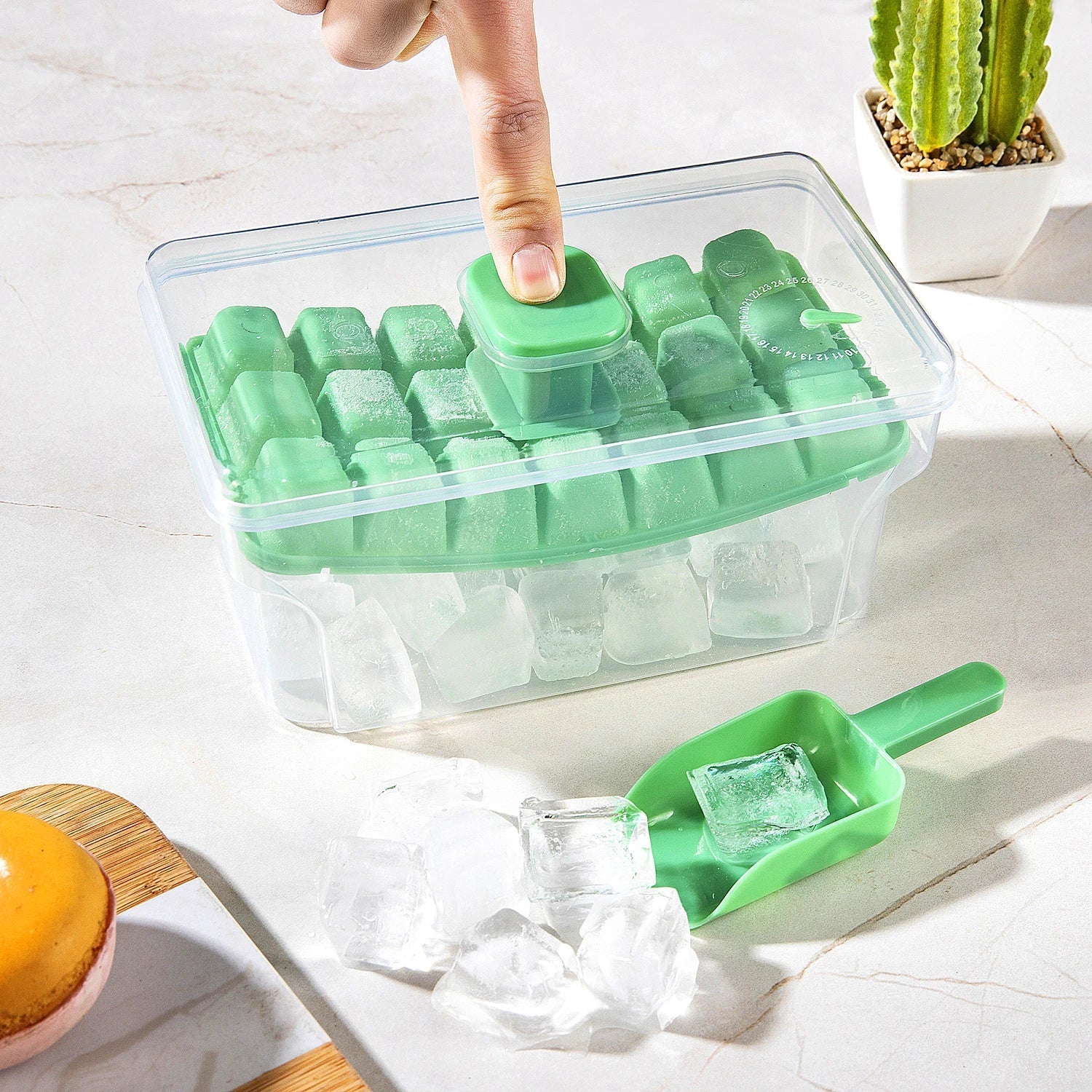 Eiszauber Eiswürfelform mit Deckel und Behälter | 68 Würfel | BPA-frei