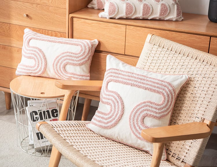 Schleifenförmiges, getuftetes Kissen in abstraktem Design