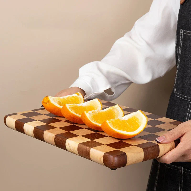 Elegante Schneidebrett aus Akazienholz mit Karomuster