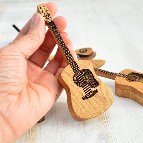Elegante Holzbox für Gitarrenplektren
