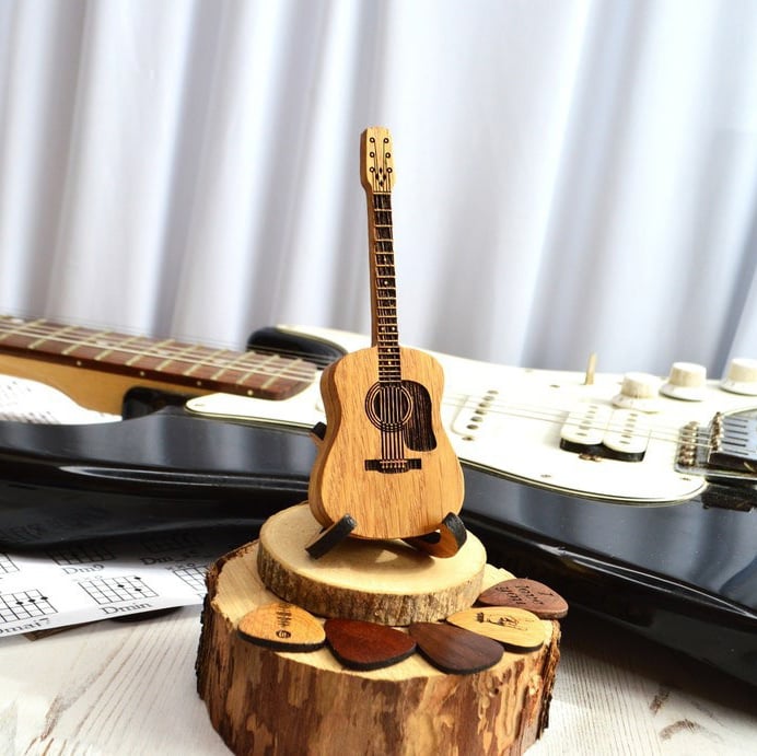 Elegante Holzbox für Gitarrenplektren