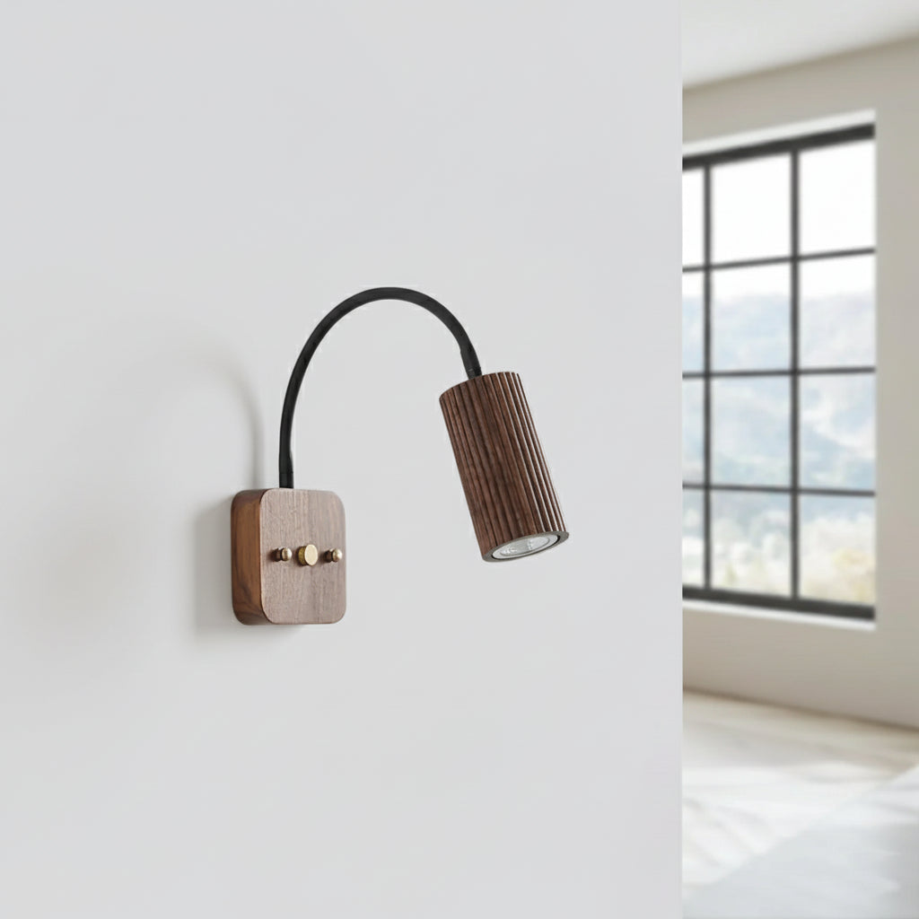 Verstellbare Wandlampe aus Holz – Elegantes Design in Walnuss
