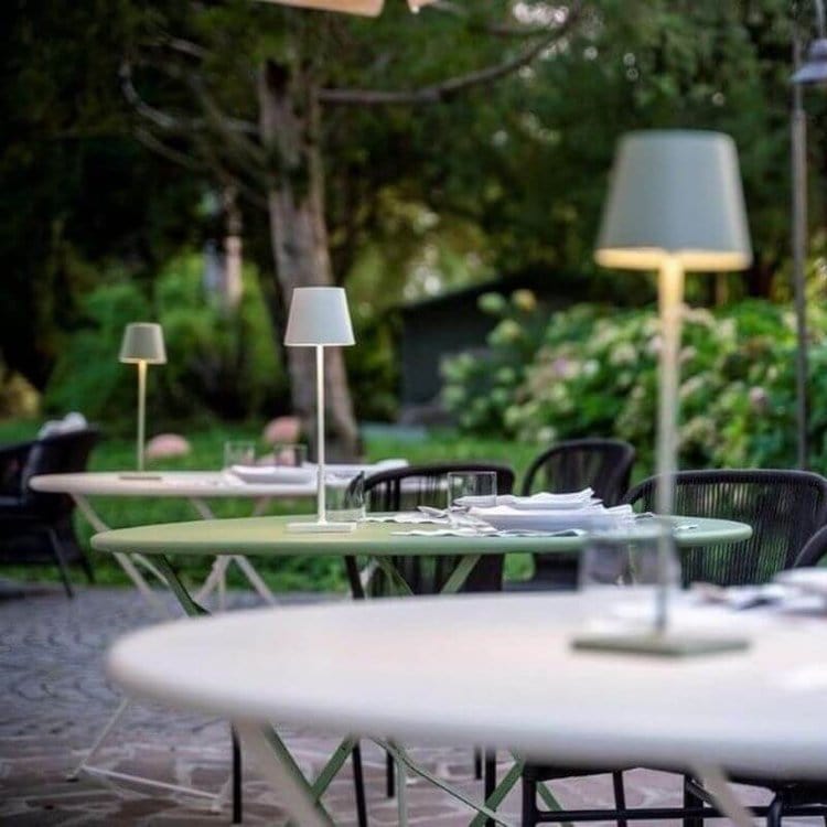 Alexa LED Tischlampe | Minimalistische und Wasserfeste Beleuchtung