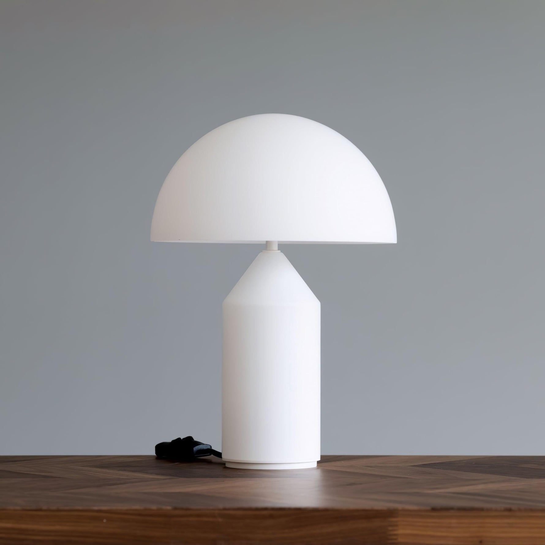 Elegant geometric metal table lamp for any home